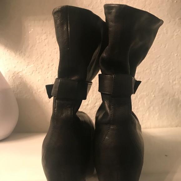 Stuart Weitzman - Picture 3 of 8